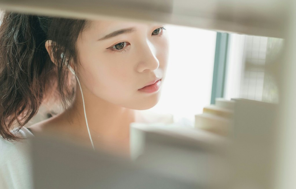 人之所以悲伤,是因为我们留不住岁月;而更无法面对的是有一日,青春,就这样消逝过去。